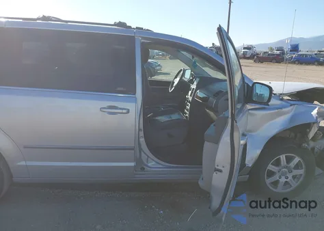 2010 Chrysler Town & Country Touring from USA, damaged, VIN 2A4RR5DX0AR339442